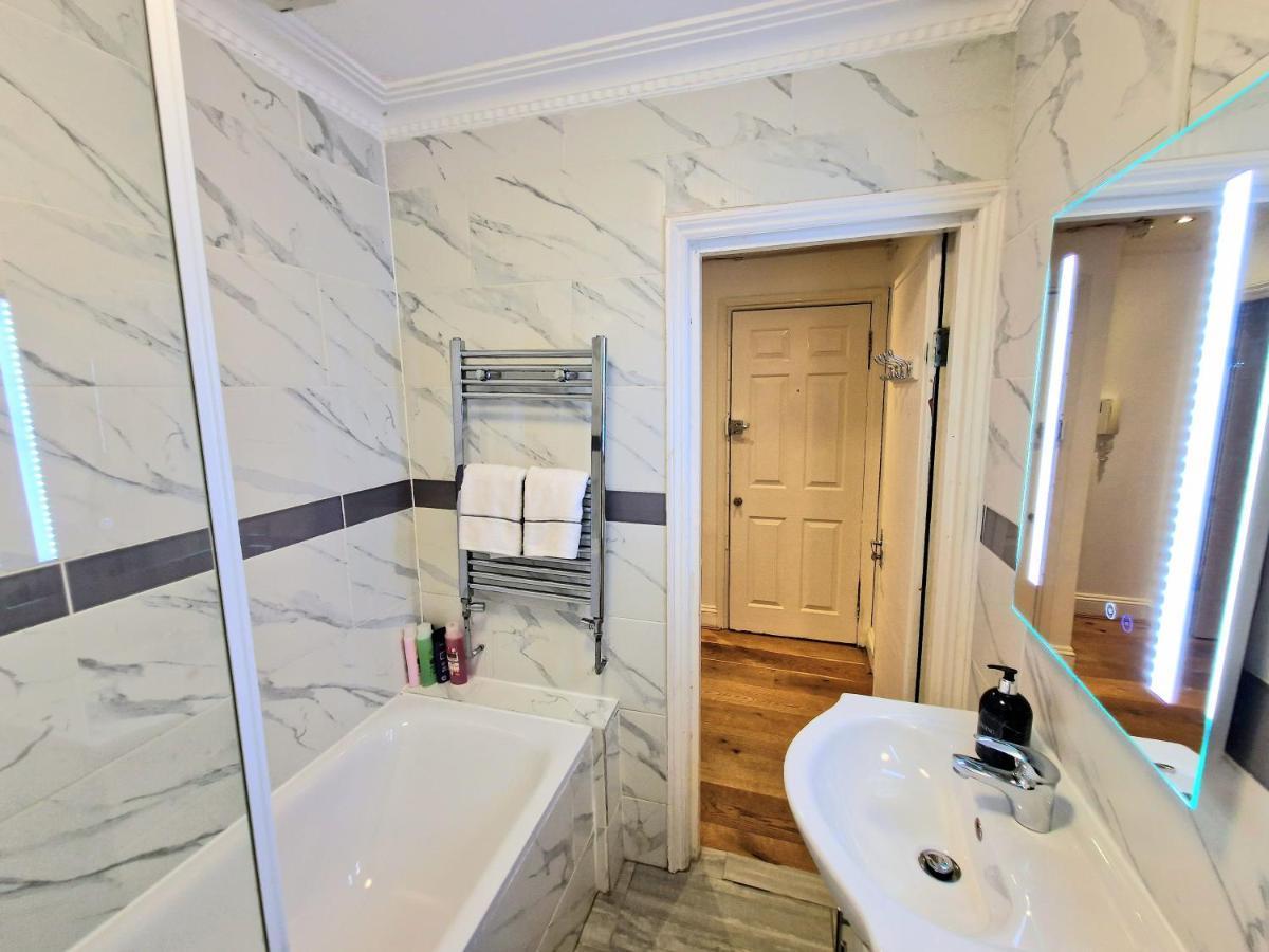 Cosy Home In Kensington - Great Location! 3 Minutes Walk To Earl'S Court Station Londyn Zewnętrze zdjęcie