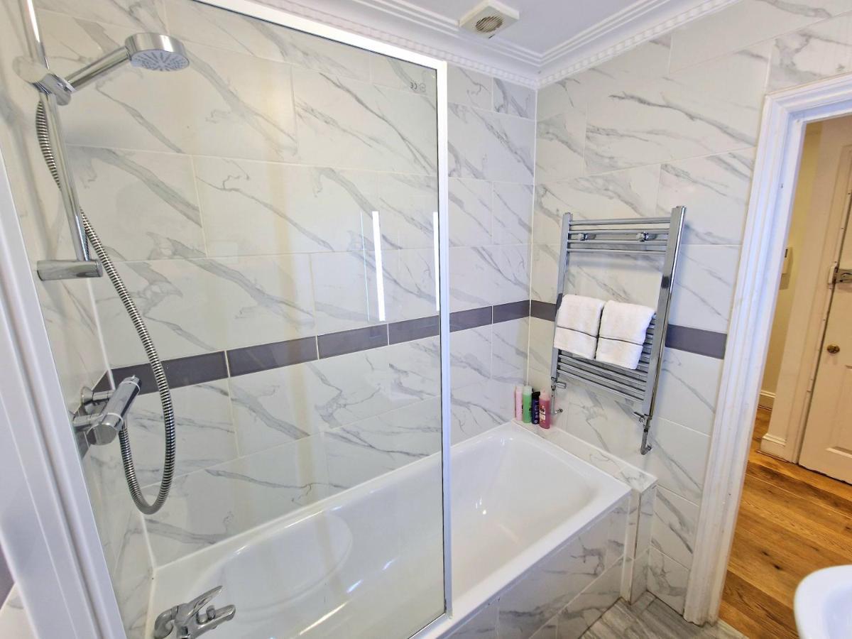 Cosy Home In Kensington - Great Location! 3 Minutes Walk To Earl'S Court Station Londyn Zewnętrze zdjęcie
