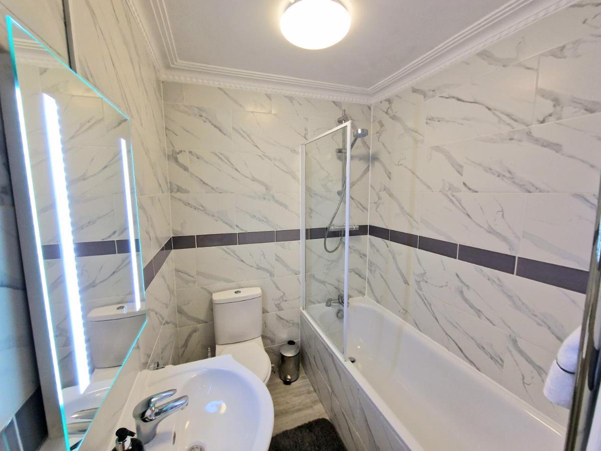 Cosy Home In Kensington - Great Location! 3 Minutes Walk To Earl'S Court Station Londyn Zewnętrze zdjęcie